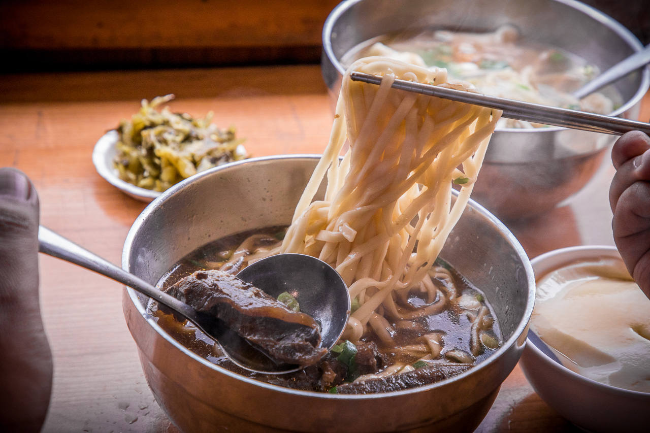 豆花吃到飽,老皮牛肉麵