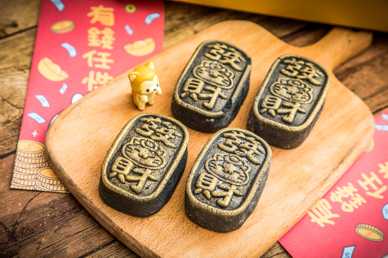 高雄美食,高雄甜點,2023年節送禮,高雄麵包,高雄鳳梨酥,高雄伴手禮,wuyo烘焙工坊-屋優,黑金發財金磚鳳凰酥,發財金磚鳳凰酥 @大手牽小手。玩樂趣