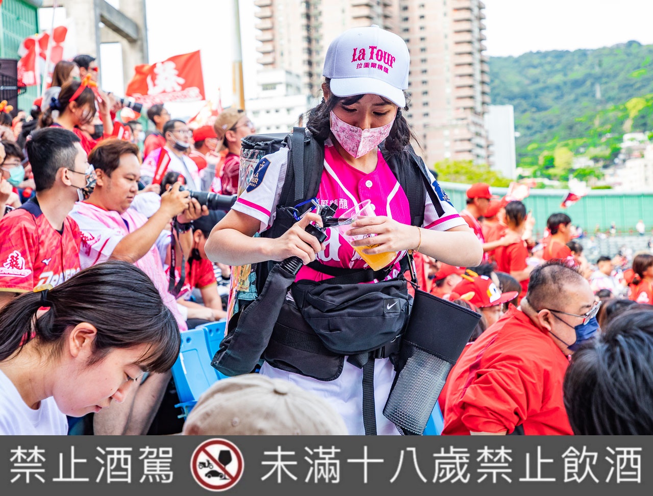 天母棒球場購票,味全龍小龍女,天母棒球場,味全龍主場,職棒購票,天母棒球場美食