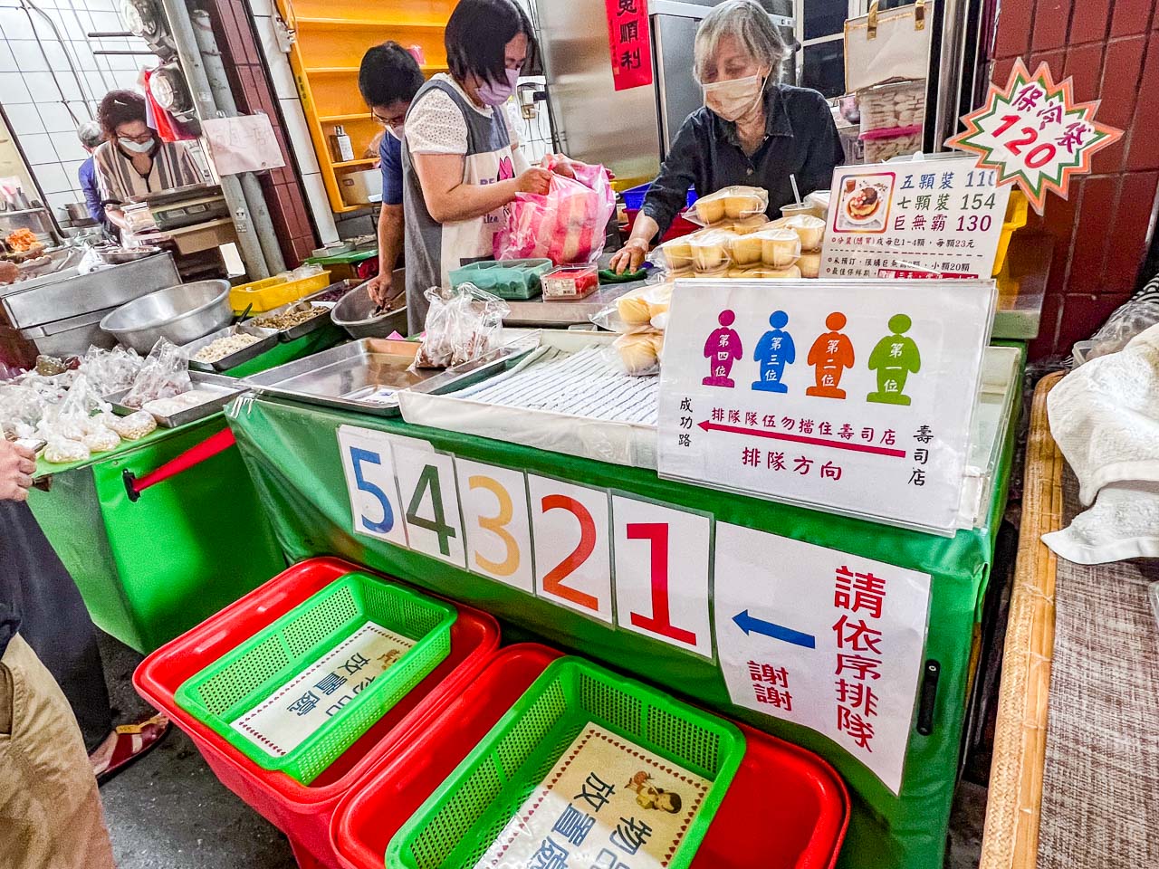 台南美食,台南甜點,台南布丁,鴨母寮市場美食,鴨母寮市場,鴨母寮阿婆布丁,台南阿婆布丁,弘記美食店