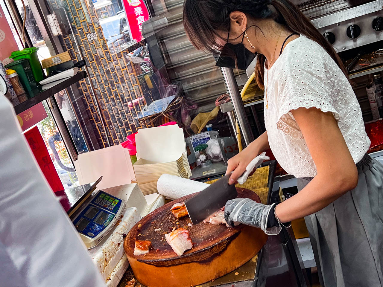 台南烤乳豬,台南脆皮烤豬,阿英越南烤乳豬,台南佳里烤乳豬,台南美食