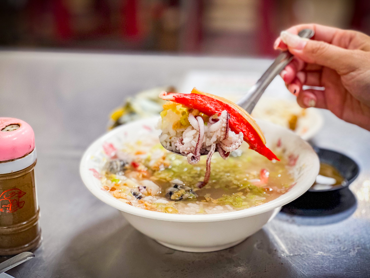 台南宵夜,台南海產粥,禿頭老爹鮑魚海產粥,台南美食 @大手牽小手。玩樂趣
