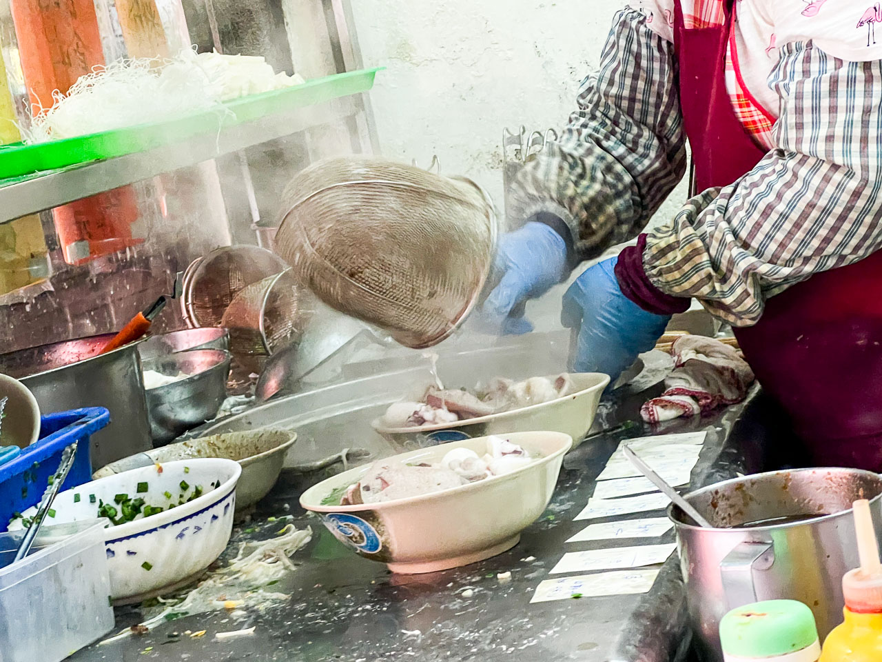 台南神農街美食,台南早午餐,水仙宮美食,永樂市場美食,麵條王海產麵,台南小吃,台南海產麵,台南海鮮 @大手牽小手。玩樂趣