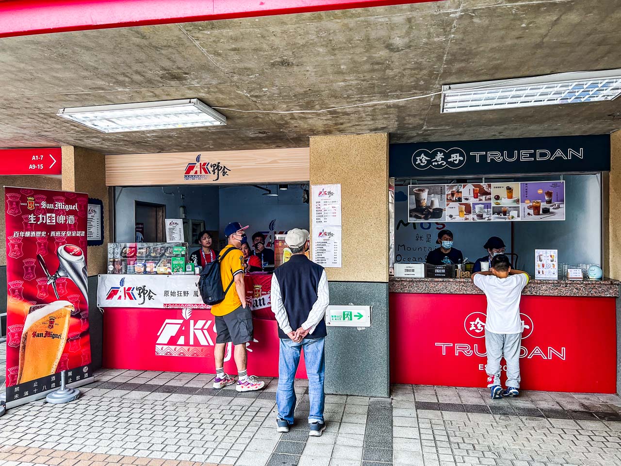 天母棒球場購票,味全龍小龍女,天母棒球場,味全龍主場,職棒購票,天母棒球場美食