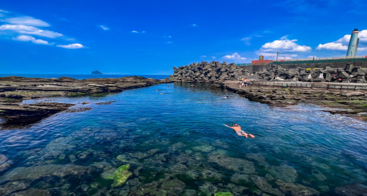 基隆海水浴場,基隆游泳池,基隆免費玩水,基隆海邊游泳,外木山海興游泳池 @大手牽小手。玩樂趣
