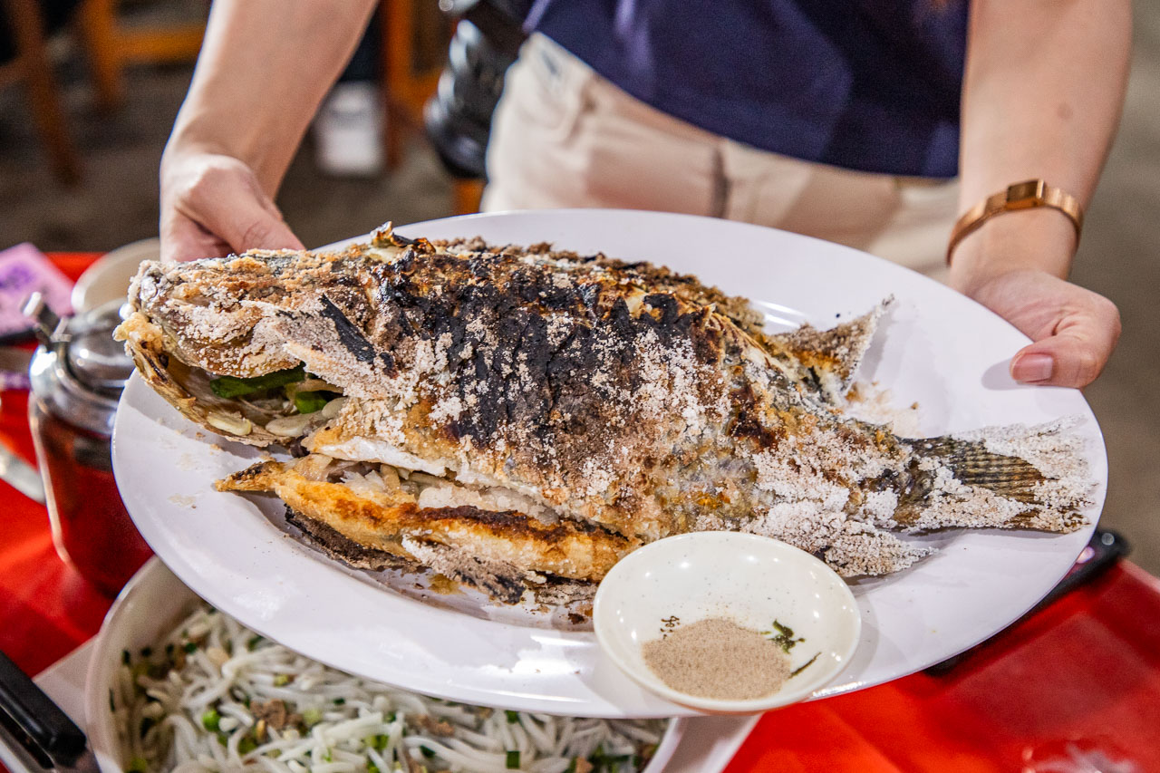 中壢美食,桃園美食,桃園聚餐,中壢聚餐,桃園鹽烤魚,中壢鹽烤魚,4-7休閒魚池餐廳 @大手牽小手。玩樂趣