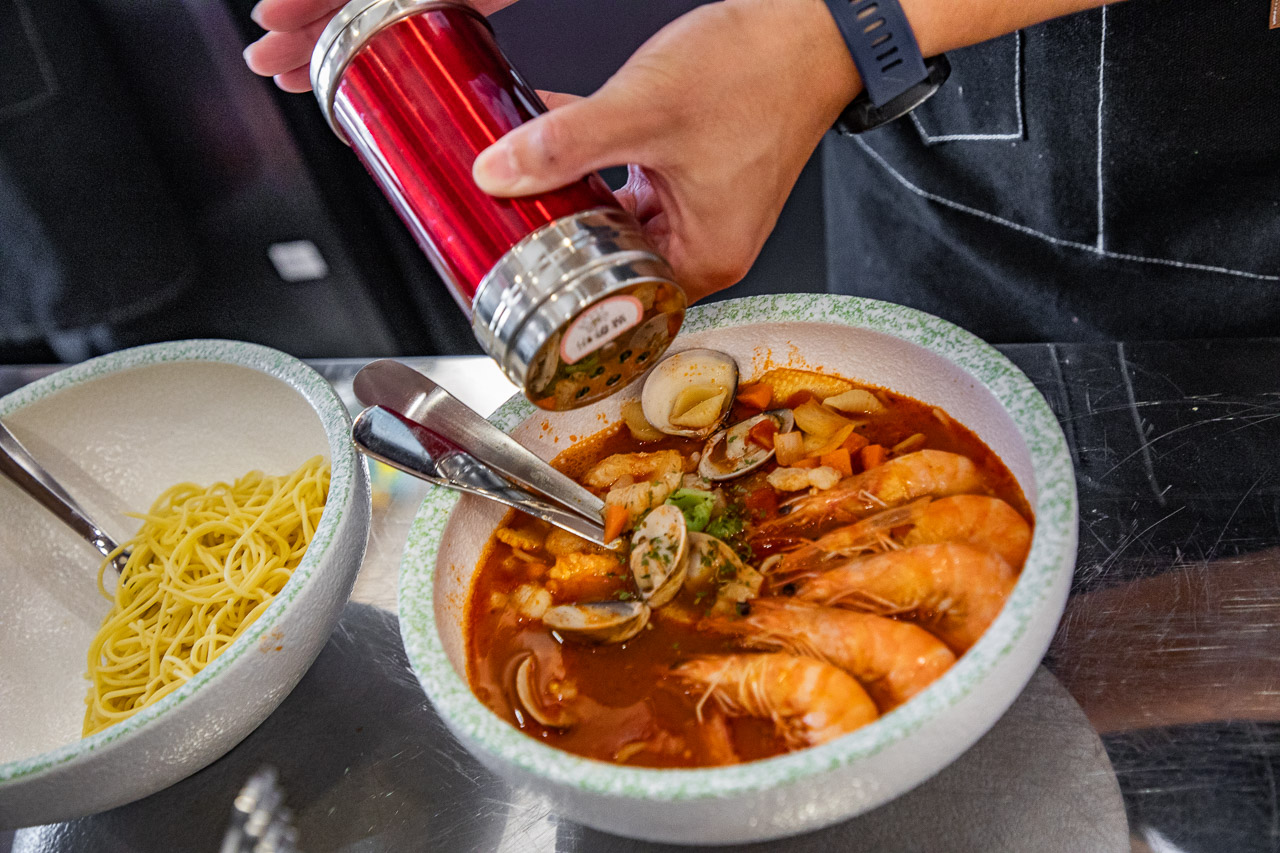 輔大美食,義匠義式湯麵-新莊輔大店