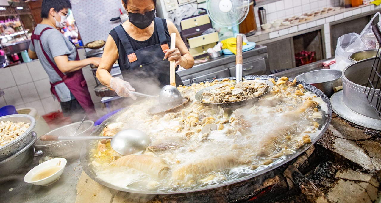 嘉義美食,嘉義小吃,東市場美食,嘉義東市場美食,嘉義牛雜湯,王家祖傳本產牛雜湯 @大手牽小手。玩樂趣