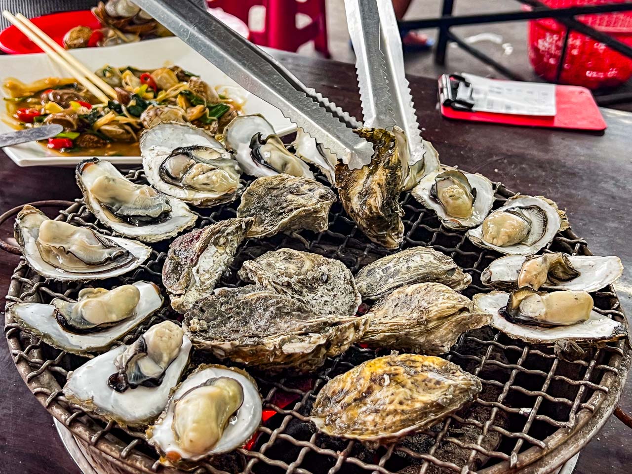 嘉義美食,嘉義烤鮮蚵,東石美食,東石烤鮮蚵,東石鮮蚵吃到飽,烤鮮蚵吃到飽,蠔碳嘉烤鮮蚵吃到飽 @大手牽小手。玩樂趣
