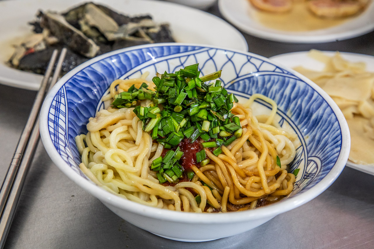 宜蘭美食,黑雞發擔擔麵