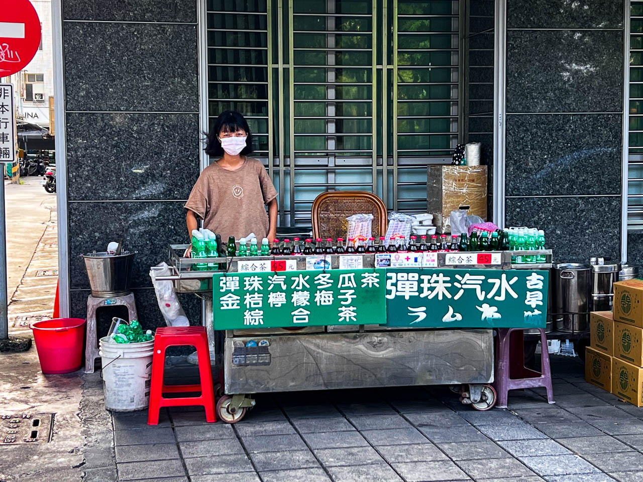高雄美食,阿婆彈珠汽水（綜合茶）