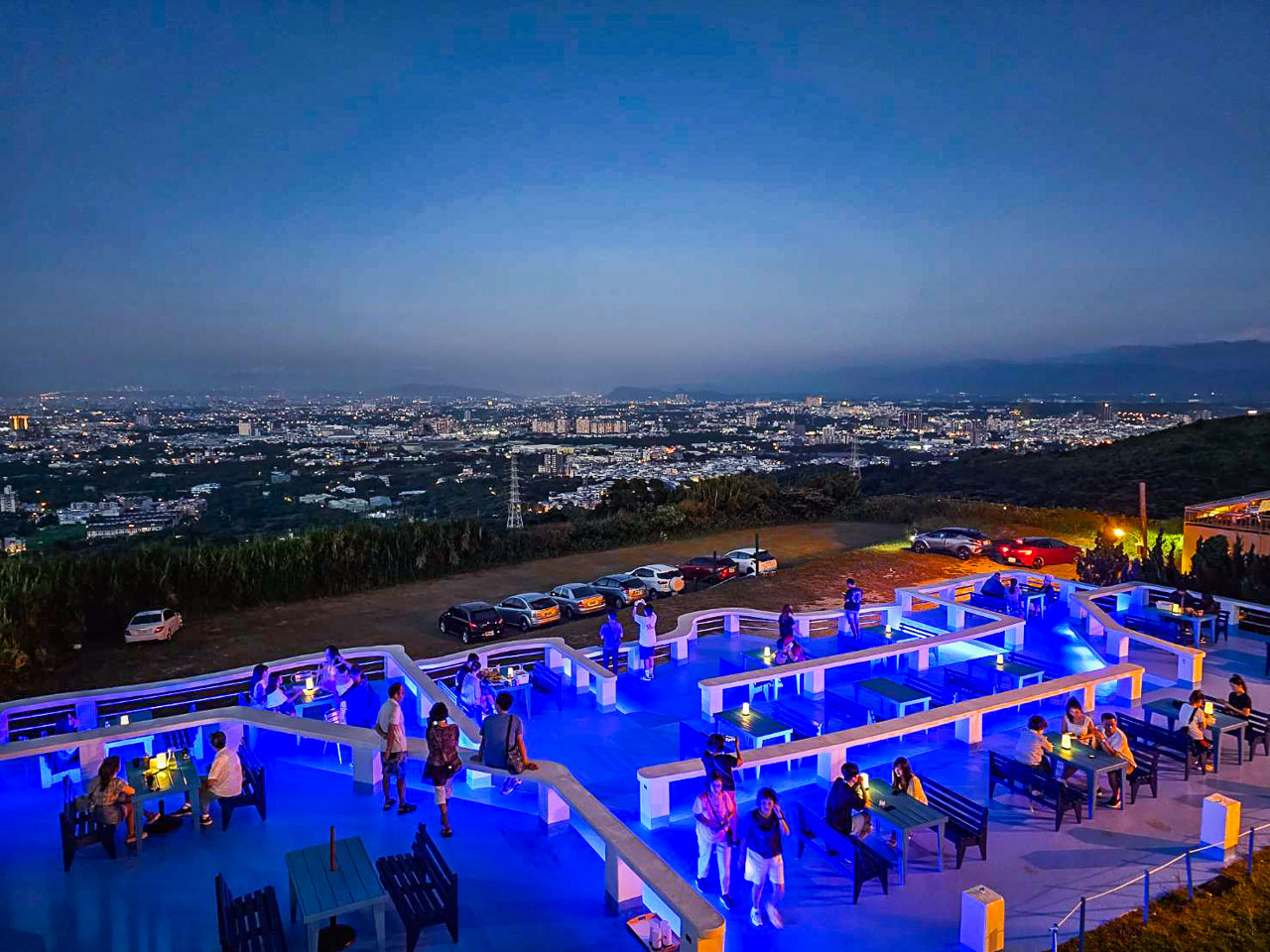 龍潭夜景餐廳,白圍牆地中海景觀咖啡