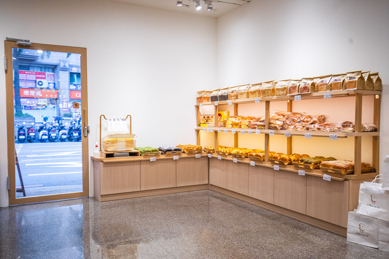桃園麵包店,小鳥吃吐司-桃園國際小鳥家