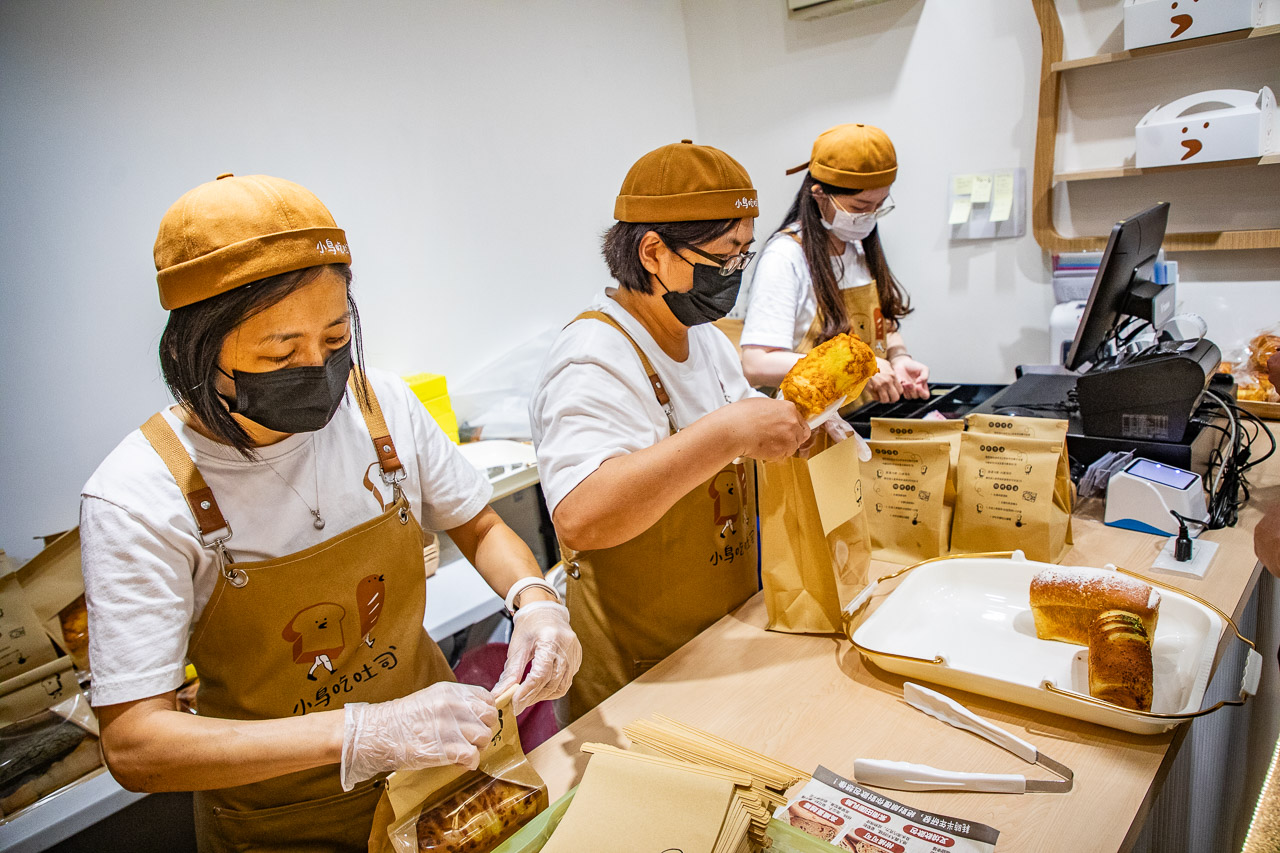 桃園麵包店,小鳥吃吐司-桃園國際小鳥家