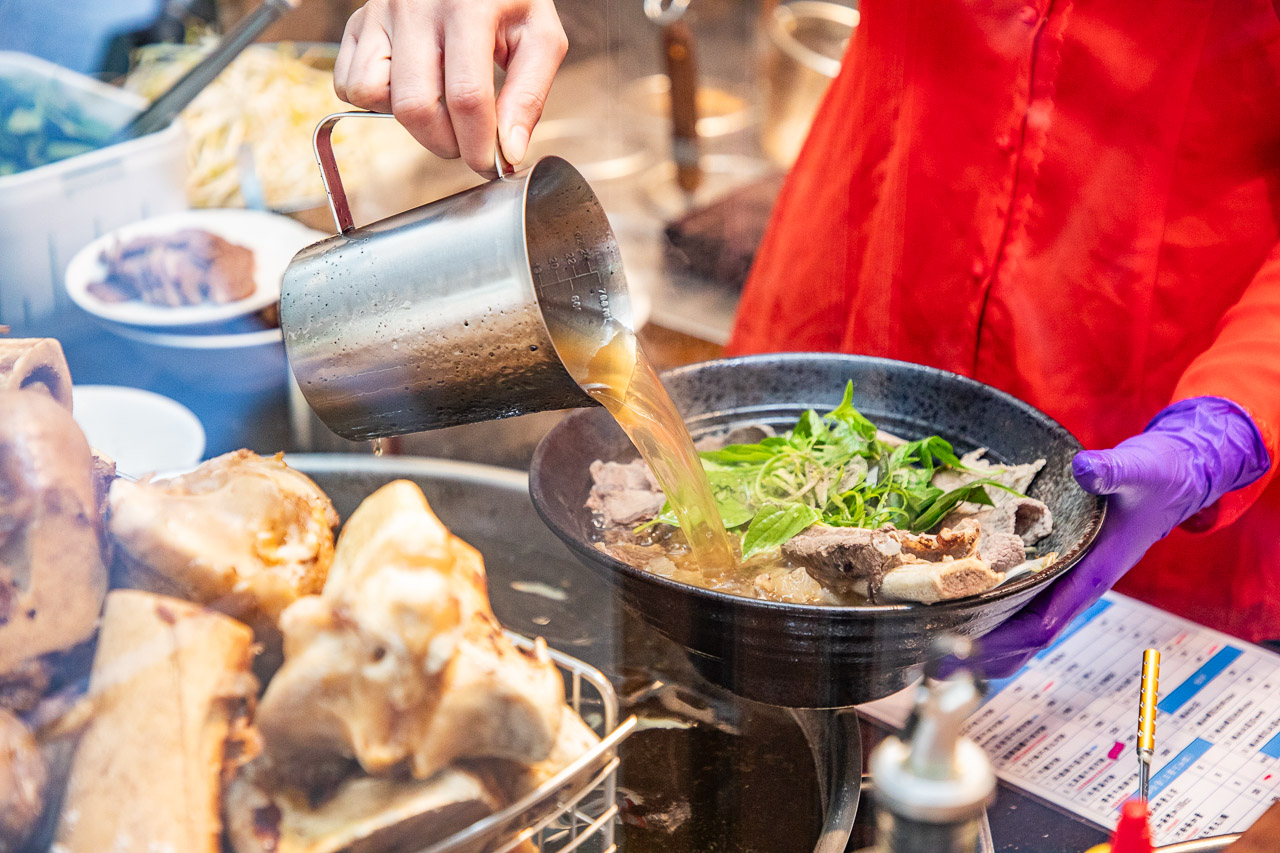中壢美食,桃園美食,中壢小吃,中壢火車站美食,桃園越南料理,法越家族秘製牛肉河粉,中壢越南料理,越南牛肉河粉 @大手牽小手。玩樂趣