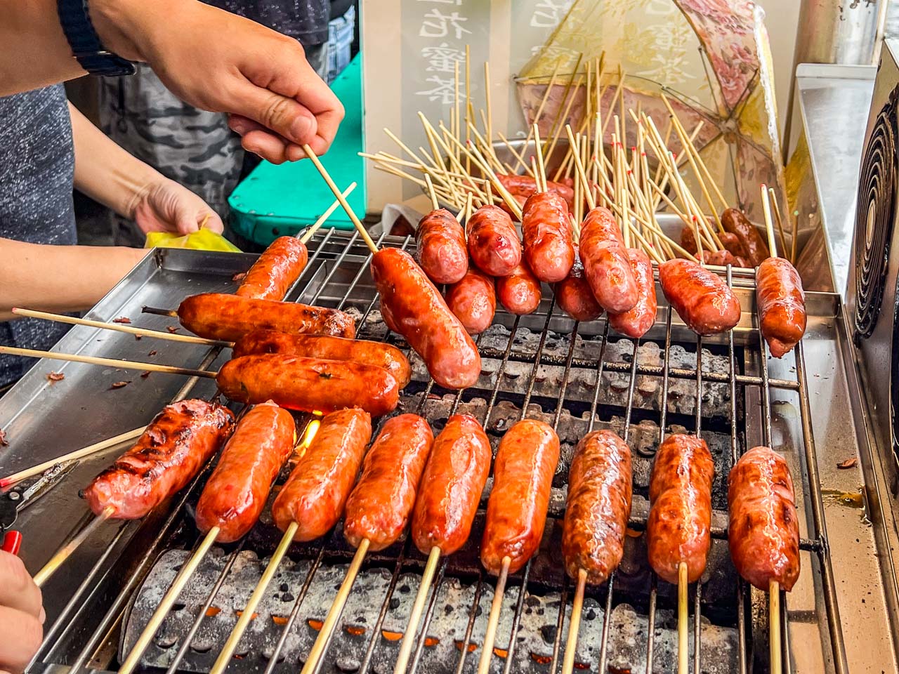 台北香腸,石碇美食,石碇小吃,石碇香腸,石碇萬紫桂花香腸,台北美食 @大手牽小手。玩樂趣