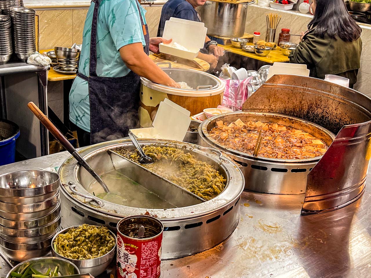 北投中繼市場美食,黃家酸菜滷肉飯