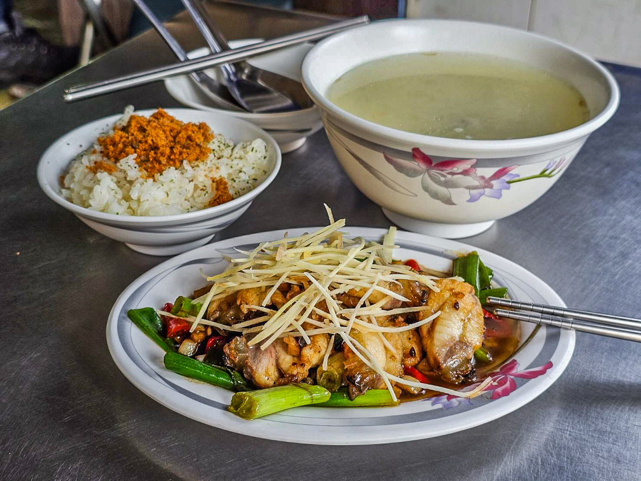 台南小吃,台南老店,台南鮮魚湯,萬成鮮魚湯,台南美食 @大手牽小手。玩樂趣