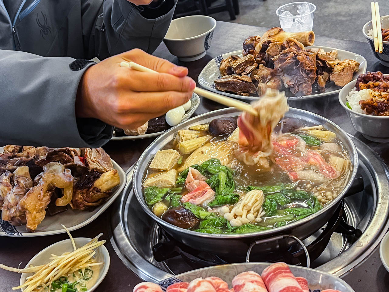 桃園吃到飽,一鍋羊肉