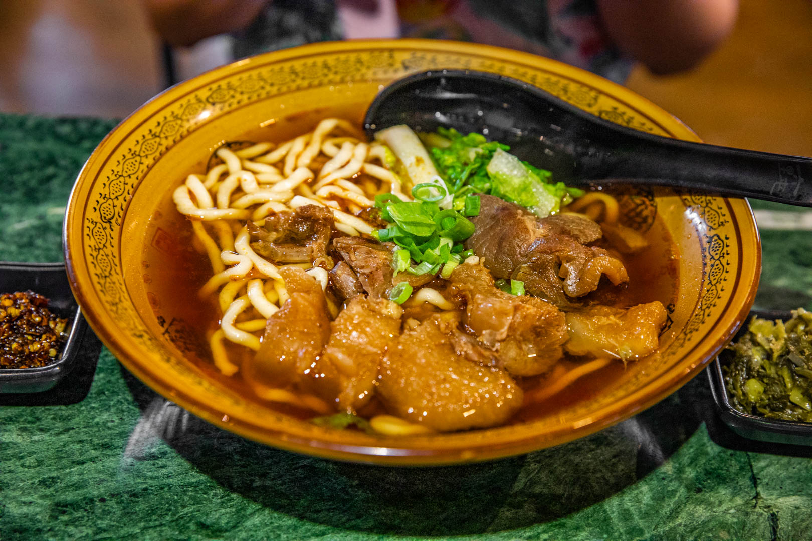 花蓮牛肉麵,六里屯麵食專家