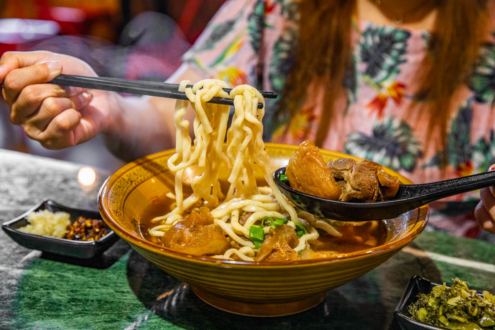 花蓮牛肉麵,六里屯麵食專家