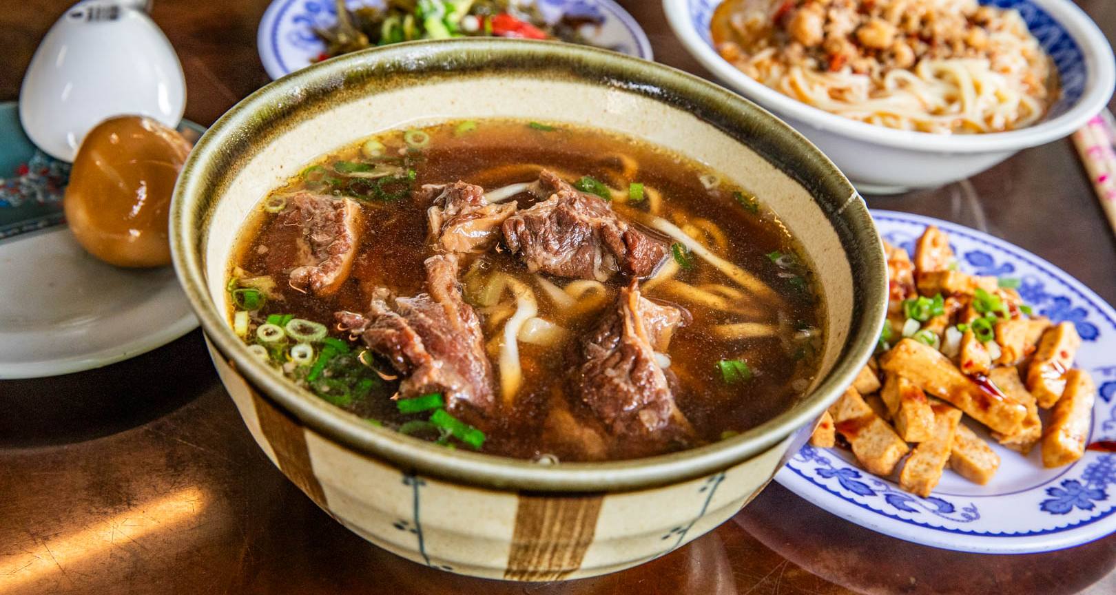 宜蘭美食,宜蘭小吃,宜蘭牛肉麵,品客牛肉麵 @大手牽小手。玩樂趣