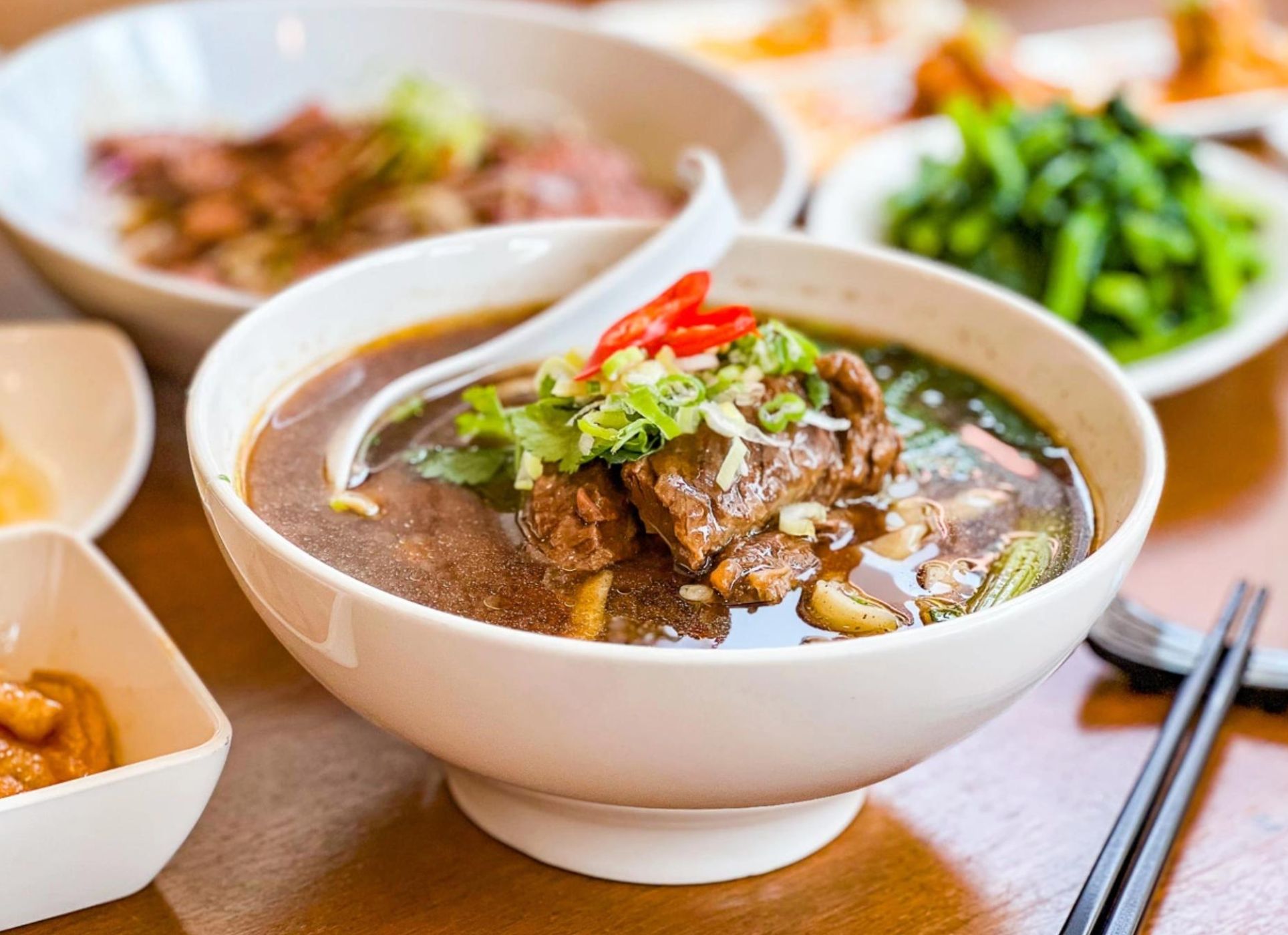 網站近期文章：新寶島牛肉麵｜低調的牛肉麵強者！獨門叻沙牛肉湯頭香濃帶勁一吃就上癮