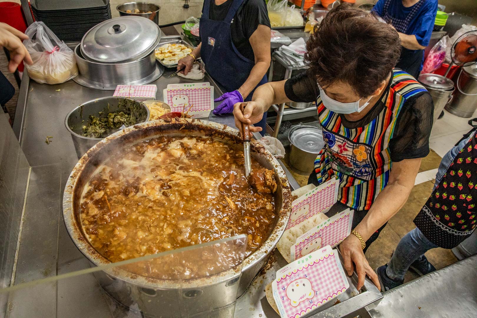 華喜爌肉飯,高雄爌肉飯,高雄小吃,高雄美食,高雄肉燥飯 @大手牽小手。玩樂趣