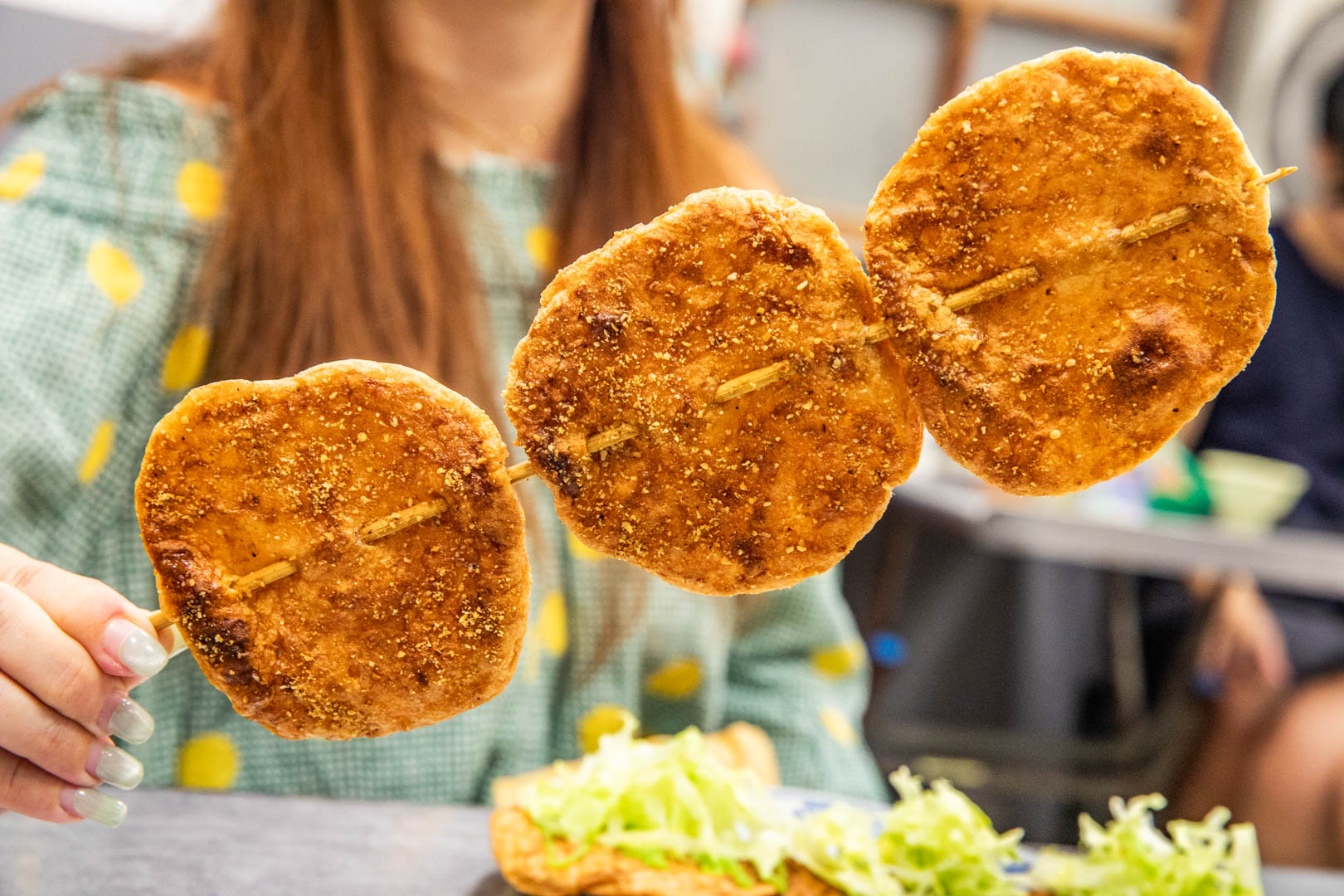高雄小吃,高雄必吃,高雄美食,高雄烤黑輪片,高雄鼓山美食,漁塘黑鯩 @大手牽小手。玩樂趣