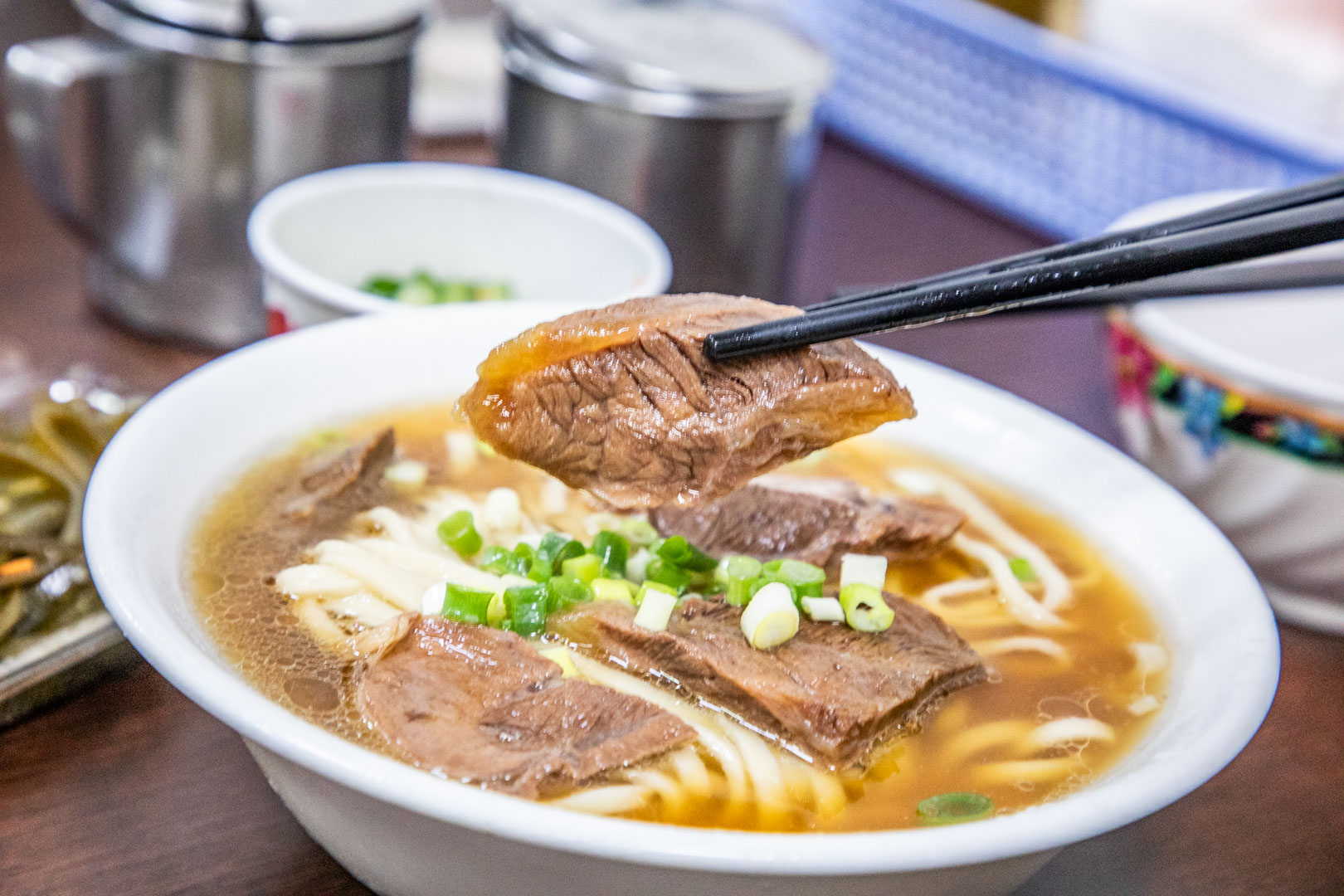 高雄小吃,高雄美食,高雄牛肉麵,高雄老店,港園牛肉麵 @大手牽小手。玩樂趣