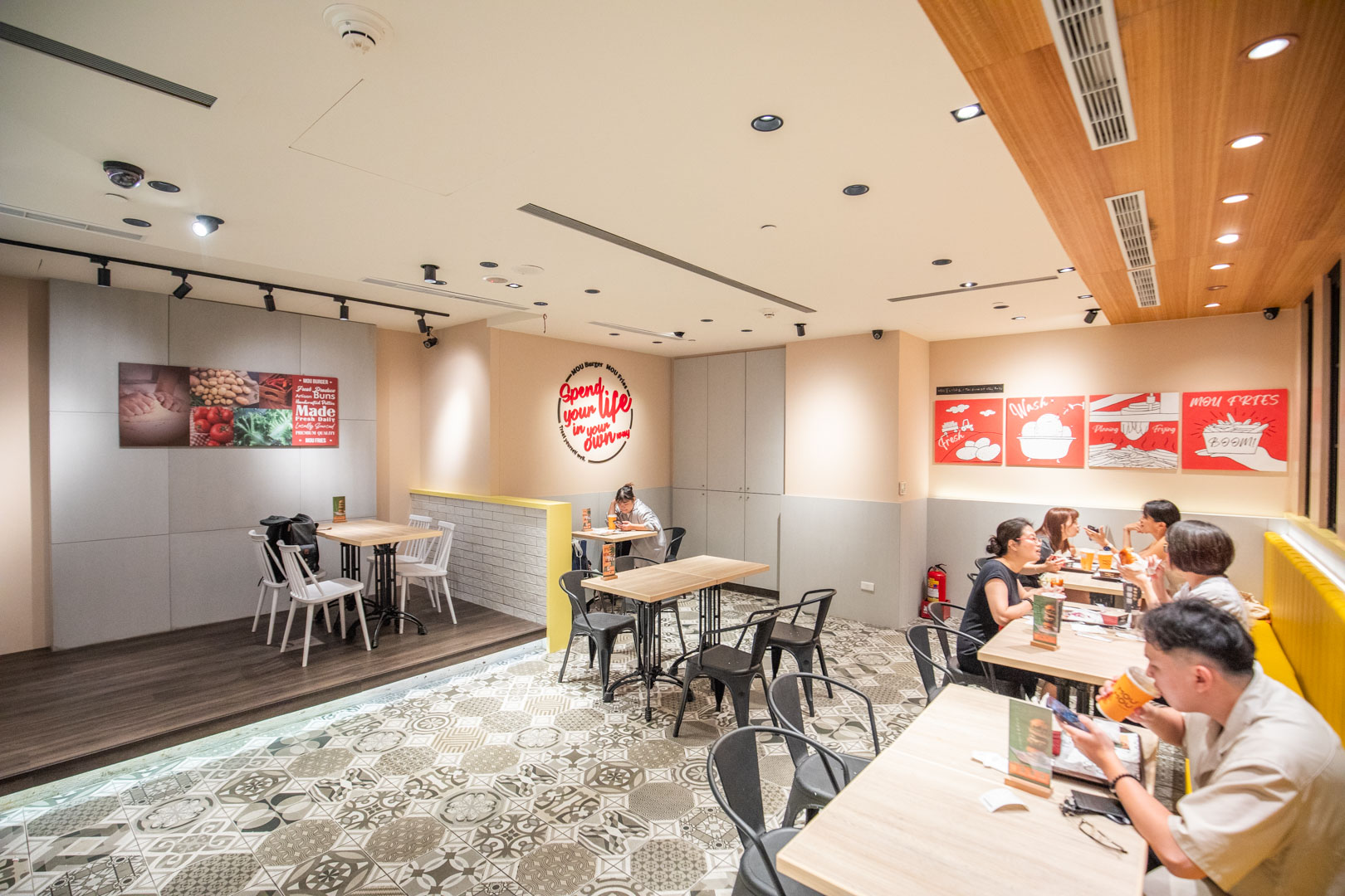 台北美式漢堡推薦,MOUMOU美式漢堡台北微風南山店