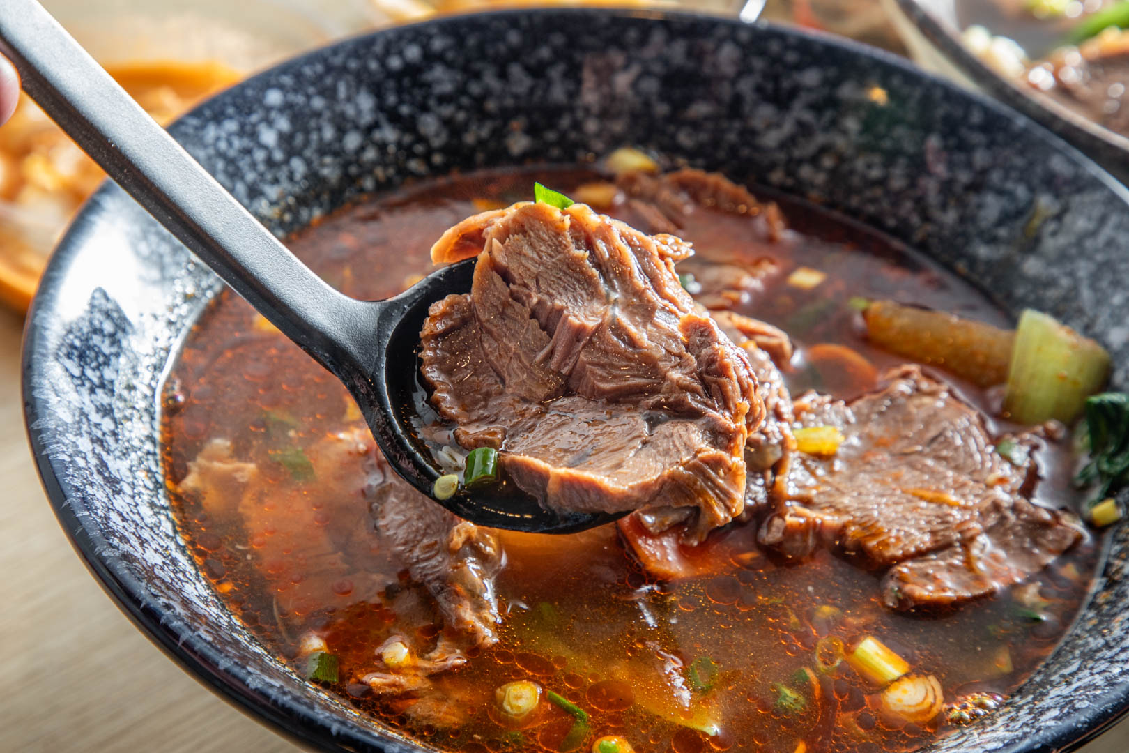 中原美食,中原牛肉麵,牛吃嫩草牛肉麵館