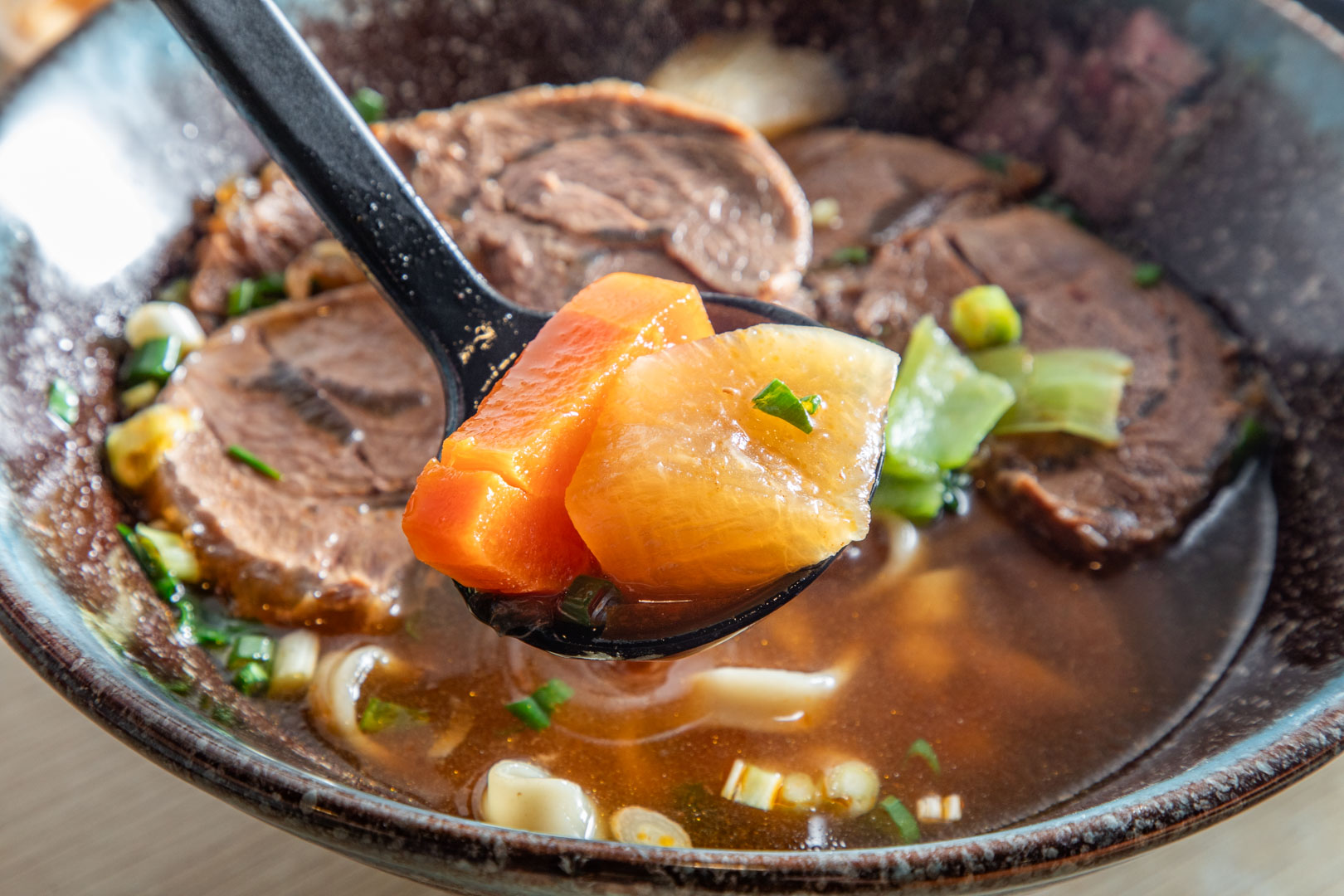 中原美食,中原牛肉麵,牛吃嫩草牛肉麵館