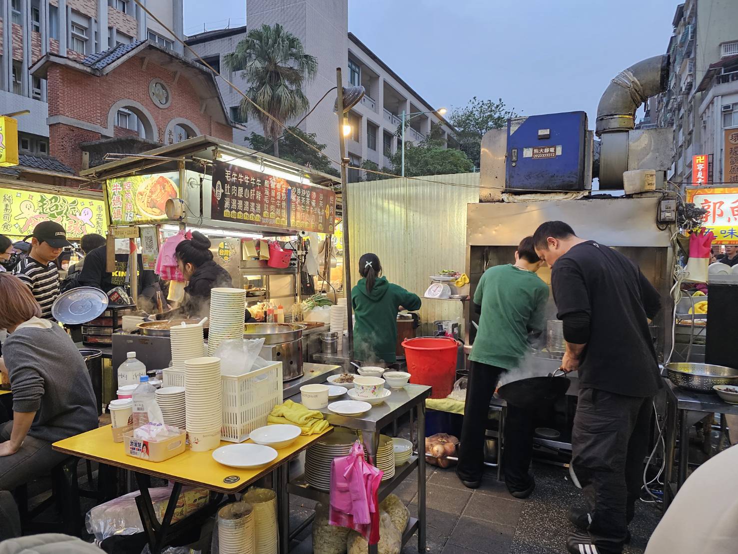 寧夏夜市美食,牛媽媽控肉飯（沙茶牛肉）