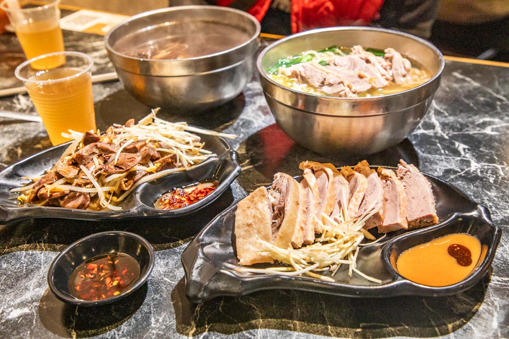 網站近期文章：鴨肉榮｜24小時營業超過50年歷史鴨肉名店，隨時來都能吃到麵好湯鮮的鴨肉麵