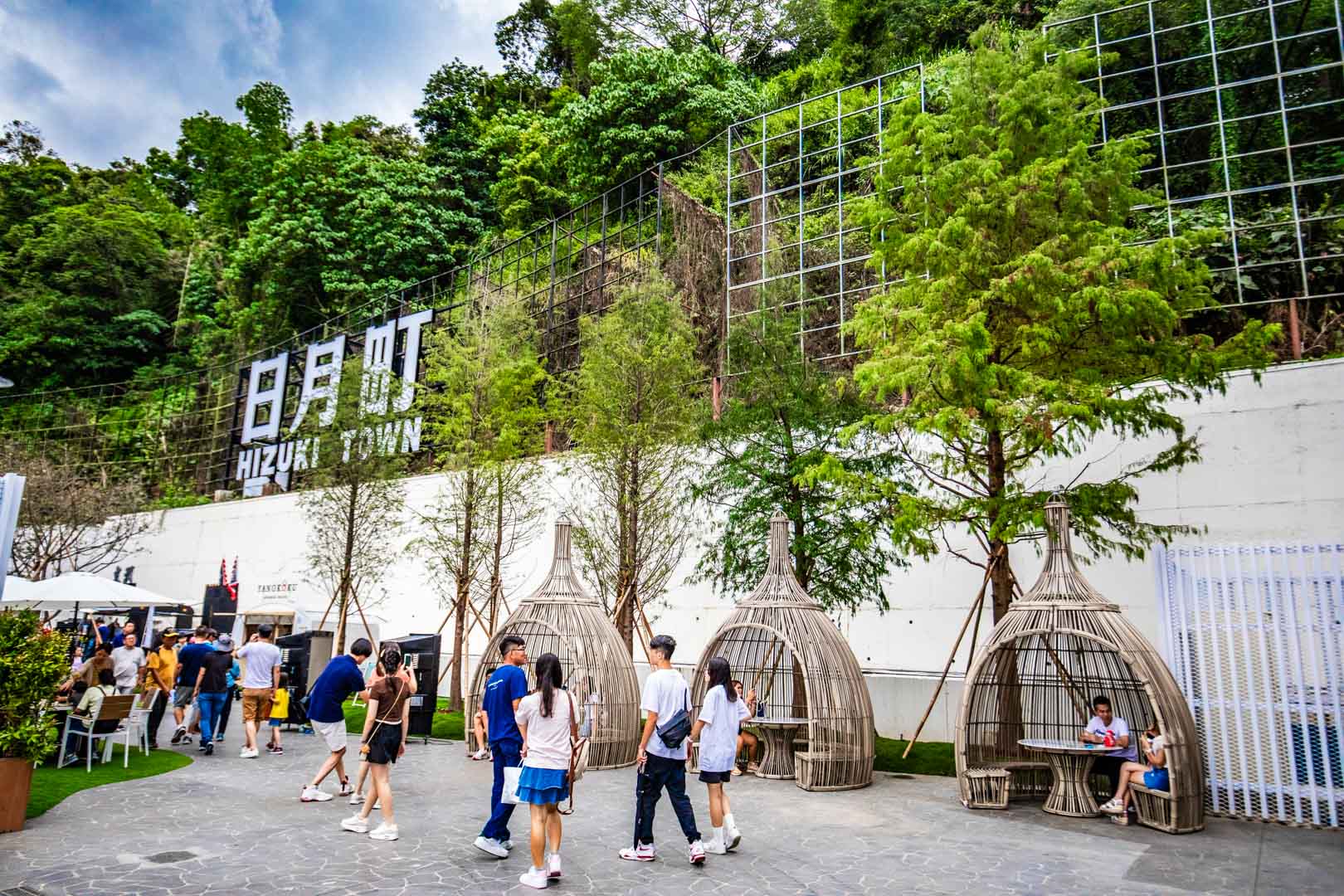 南投休息站,日月町複合式商場