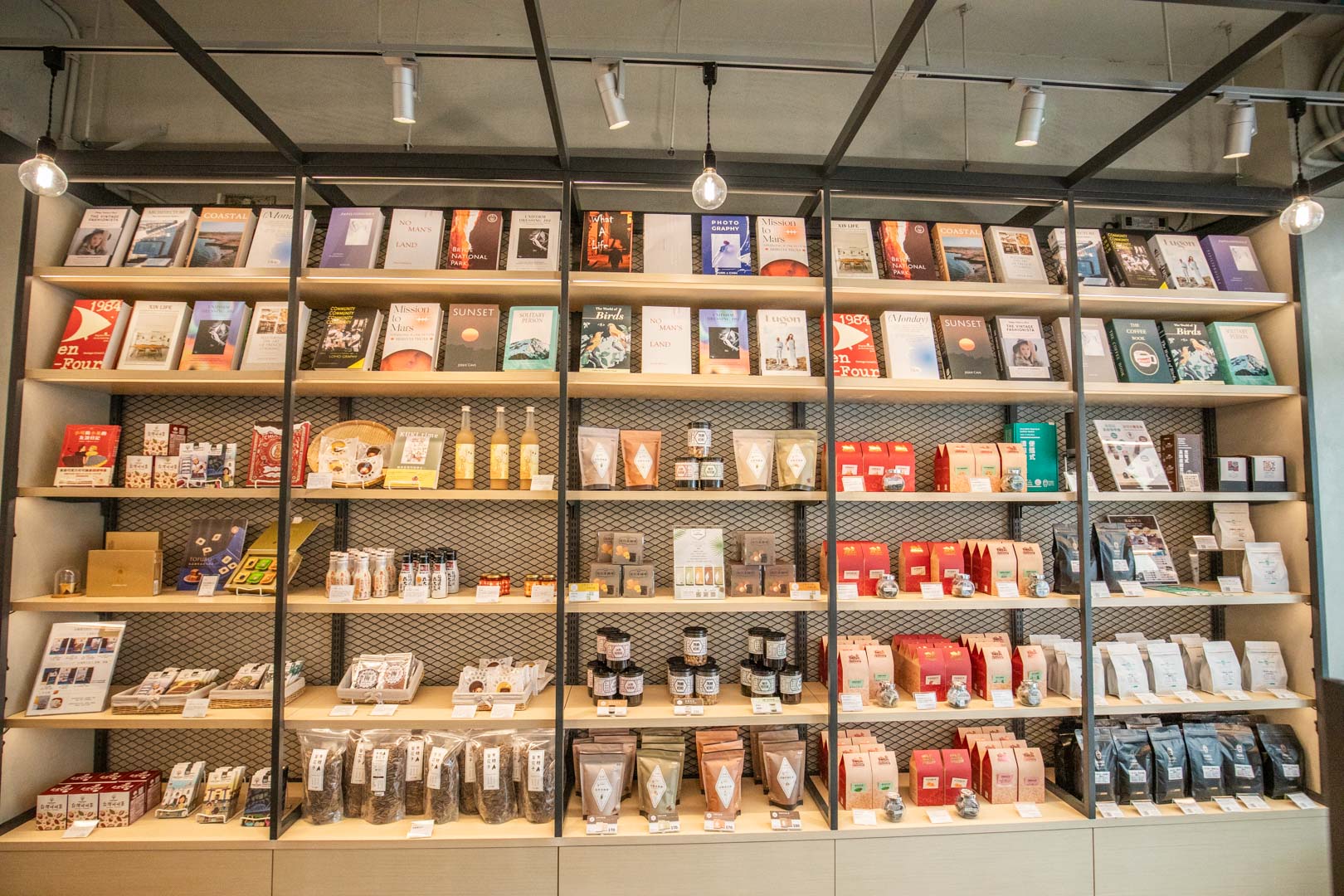 南投休息站,日月町複合式商場