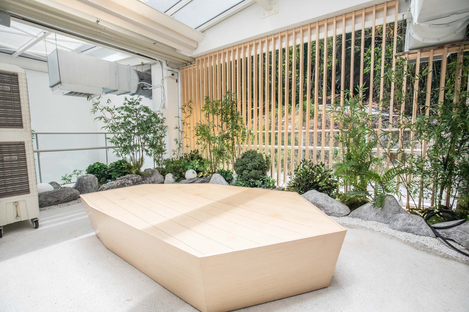 南投休息站,日月町複合式商場