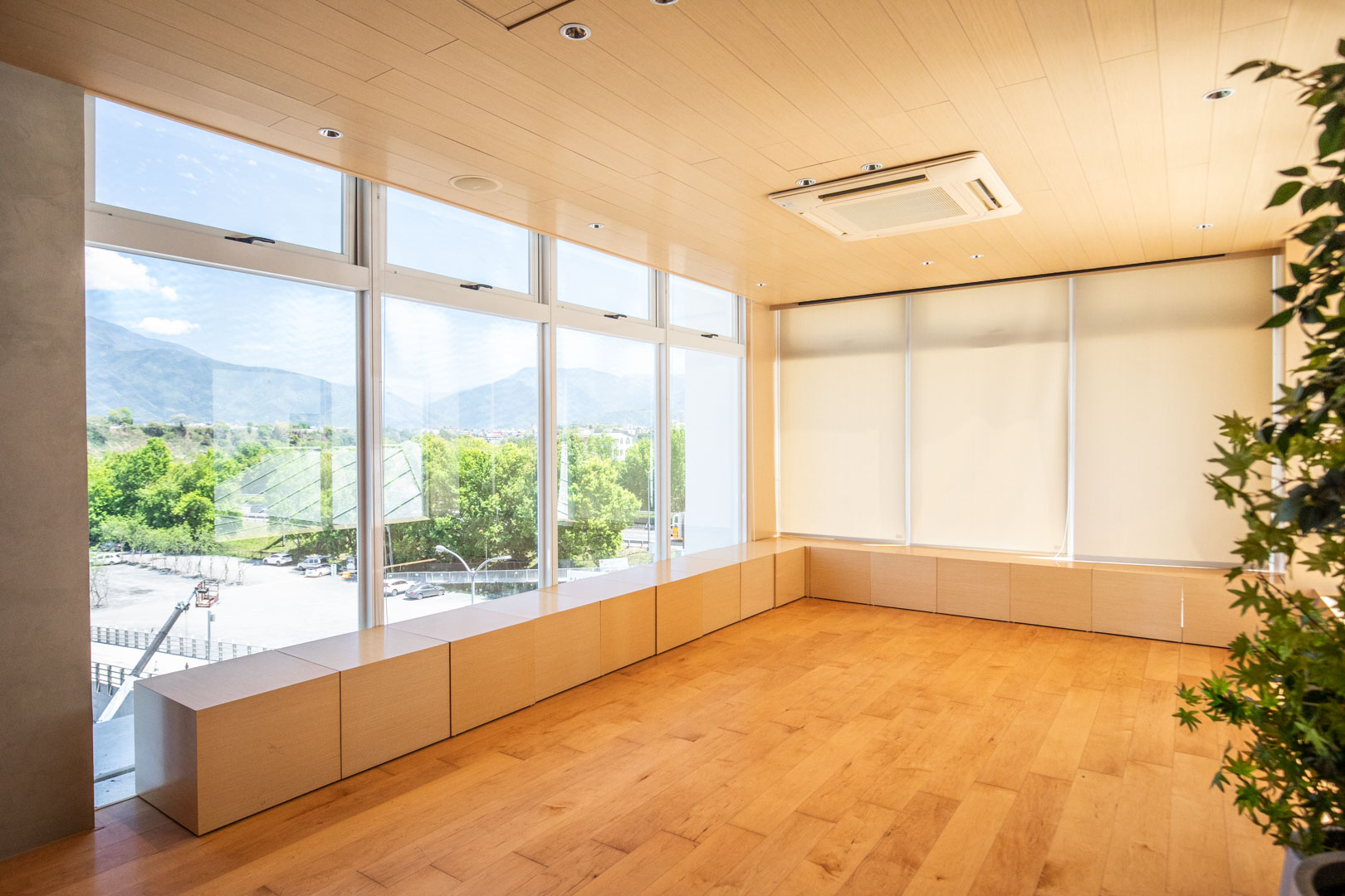 南投休息站,日月町複合式商場
