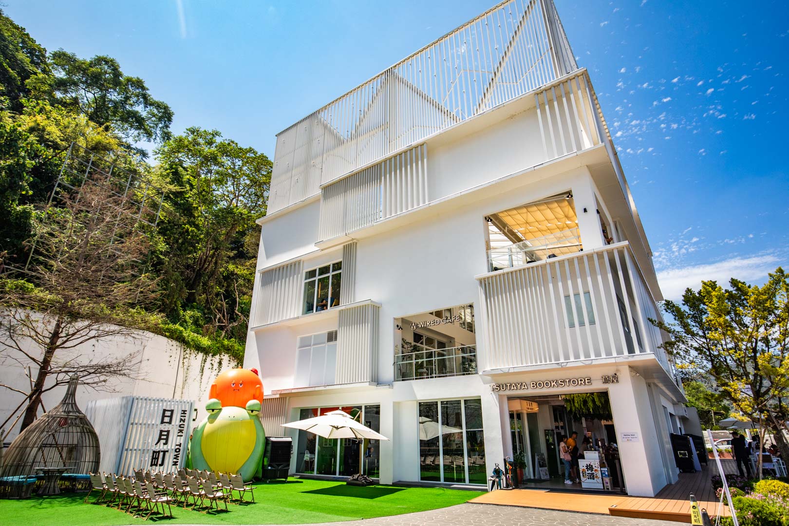 南投休息站,日月町複合式商場