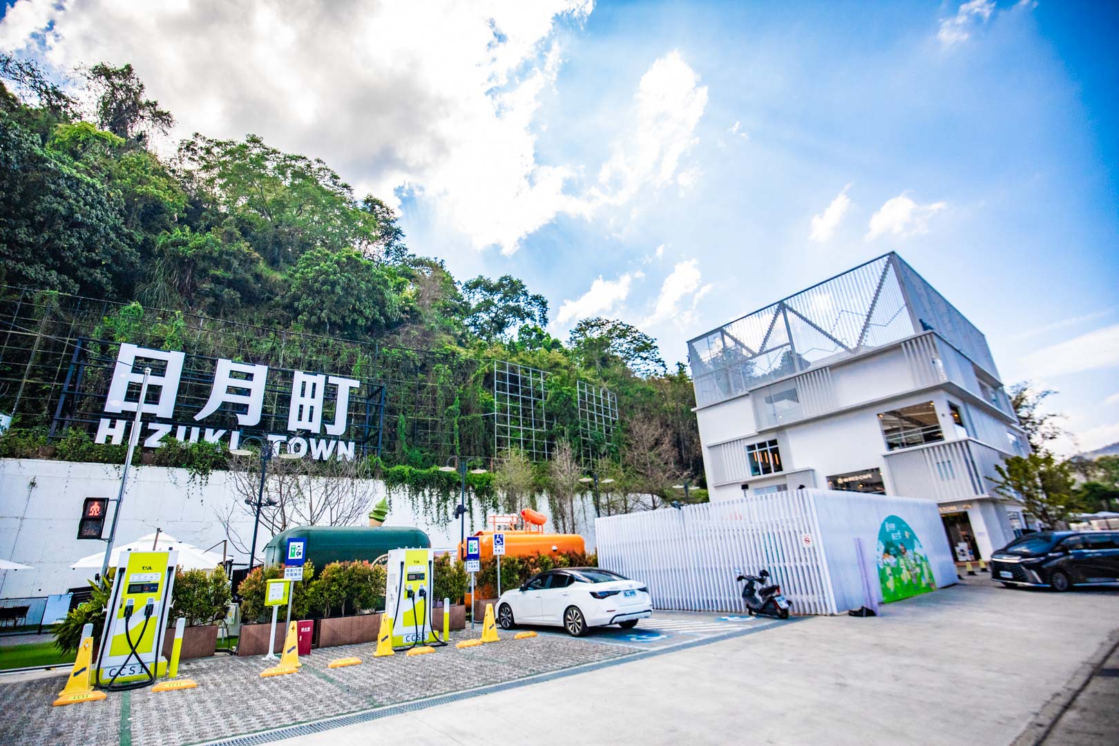 南投休息站,日月町複合式商場