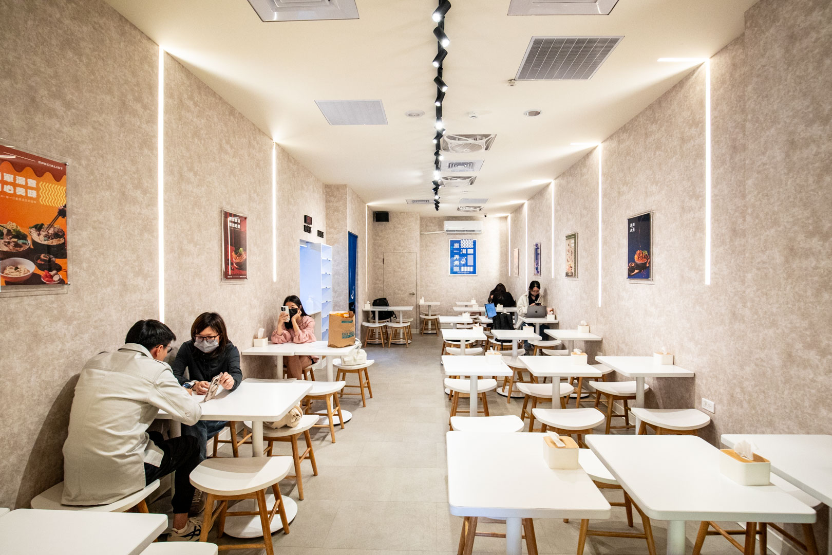 台北小火鍋,搬湯弄煮-台北八德店