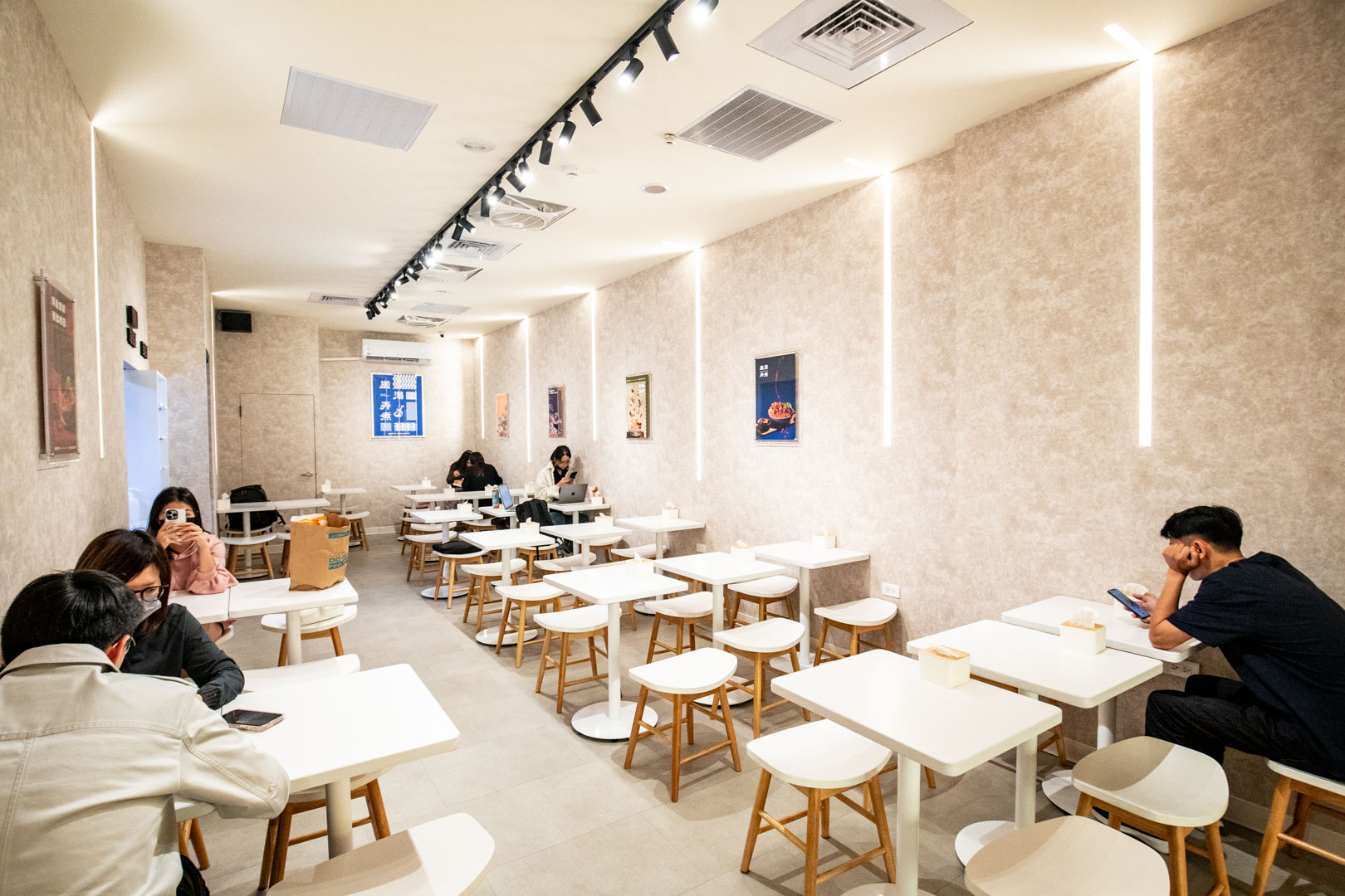 台北小火鍋,搬湯弄煮-台北八德店