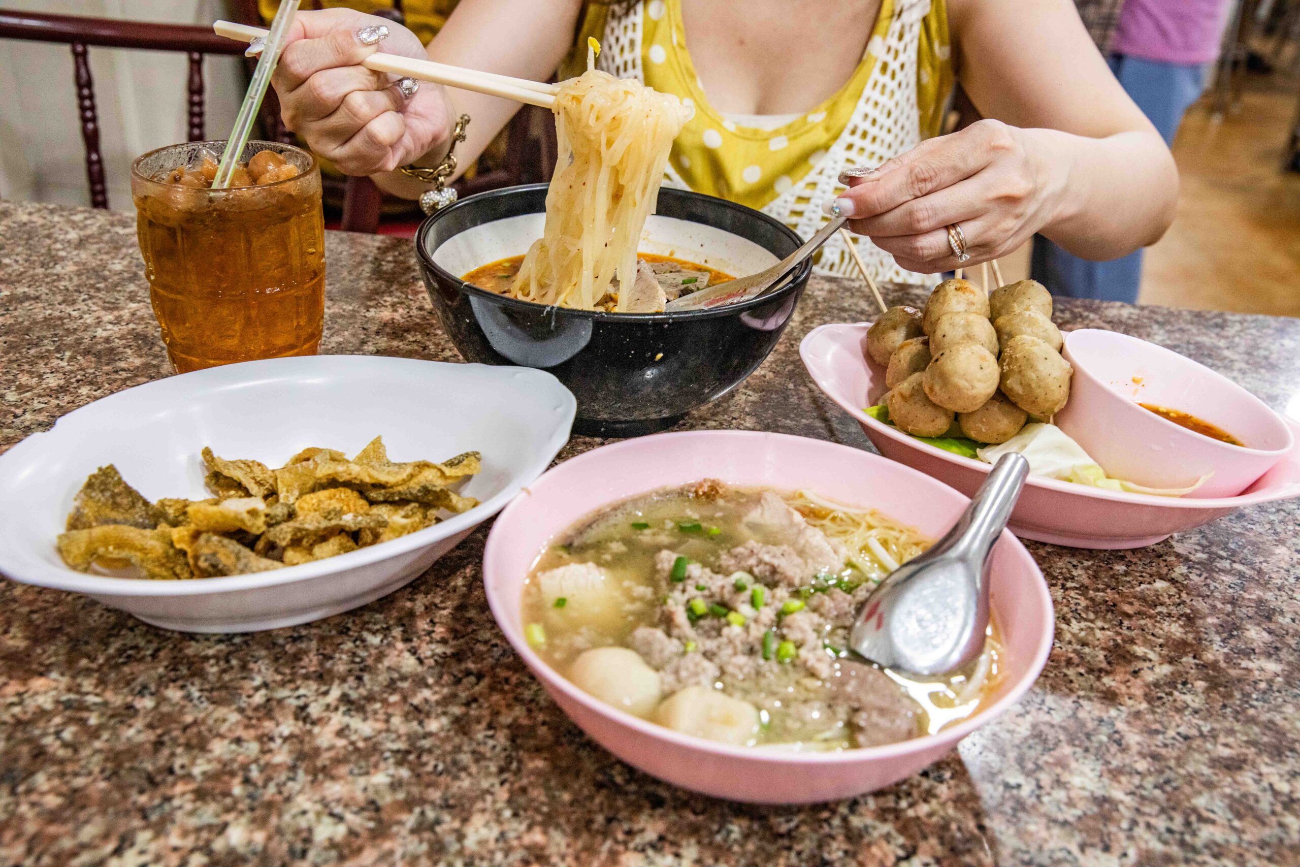 曼谷小吃,曼谷米其林,榮泰米粉湯